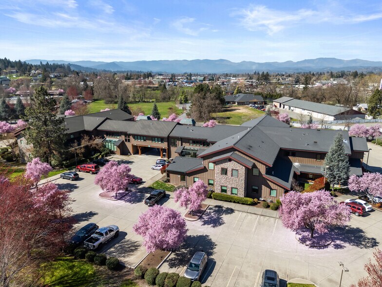 More Photos Of 700 SW Ramsey Ave, Grants Pass Medical For Lease
