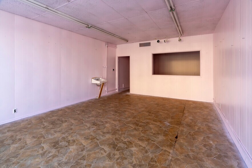 More Photos Of 300 S Illinois Ave, Carbondale Storefront Retail Office For Sale