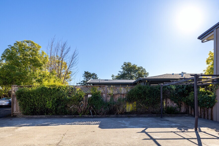 More Photos Of 1714 Solano Ave, Berkeley Office For Lease