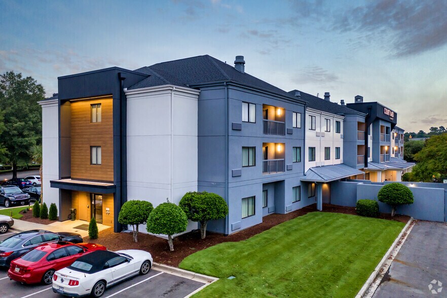 More Photos Of 111 Gateway Corporate Blvd, Columbia Hotel For Sale