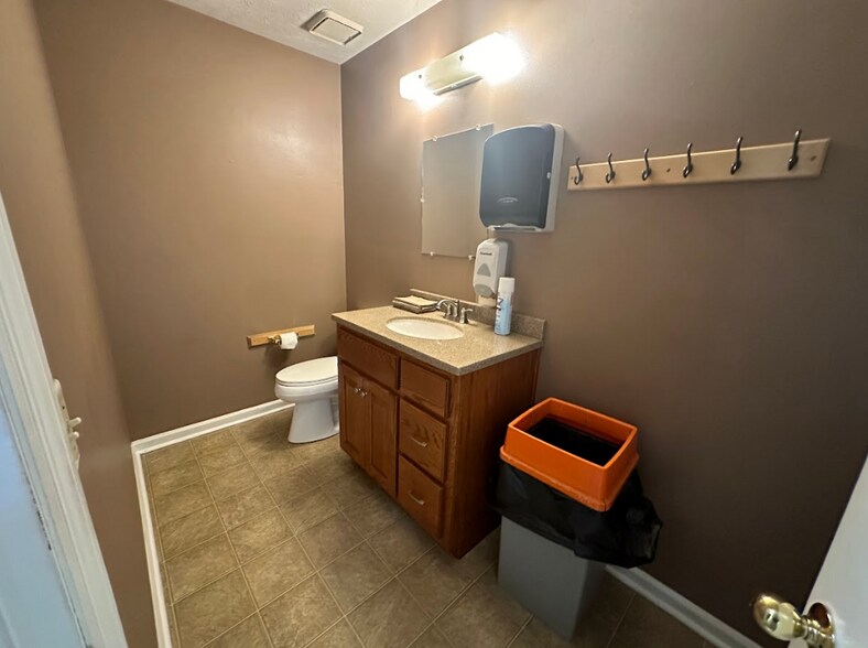 More Photos Of 310 Ford Dr, Columbus Office For Sale