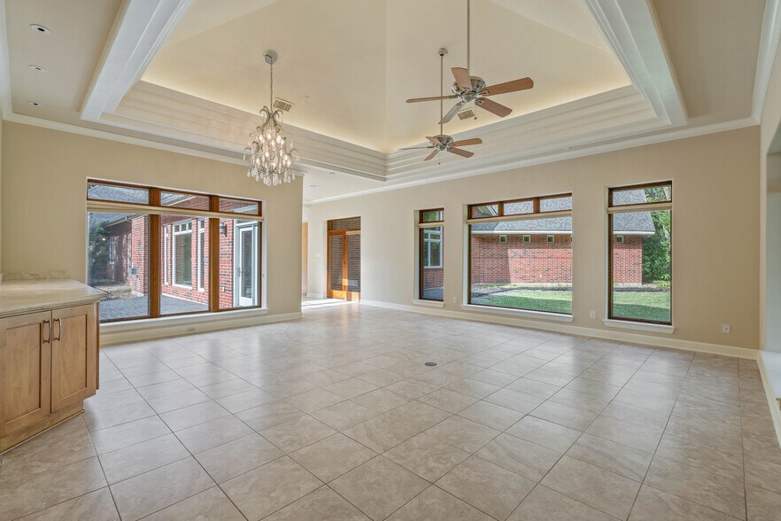 More Photos Of 16621 Hereford Dr, Tomball Flex For Sale