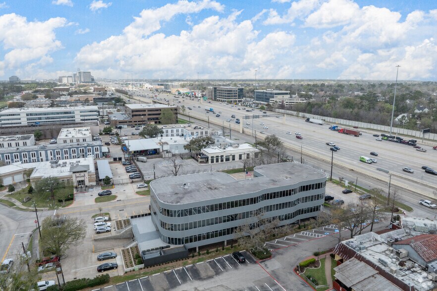 More Photos Of 8955 Katy Fwy, Houston Office For Lease