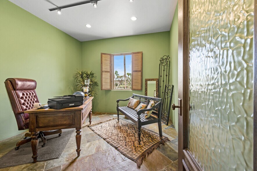 More Photos Of 1703 Highway 35 S, Rockport Office Residential For Lease
