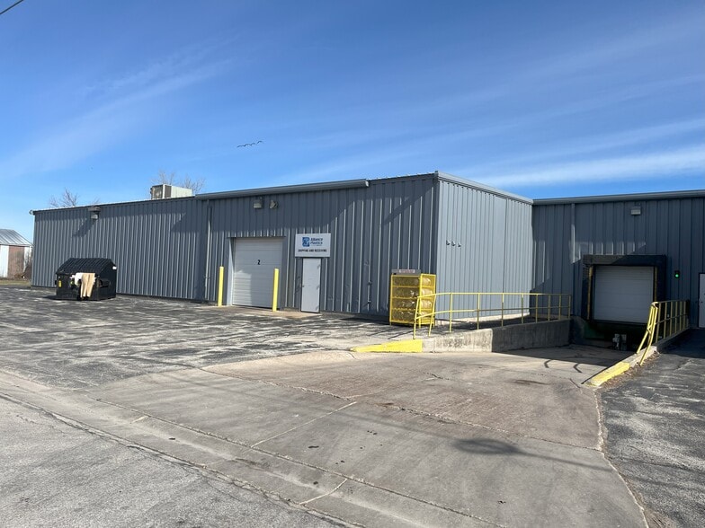 More Photos Of 1836 Sal St, Green Bay Manufacturing For Sale