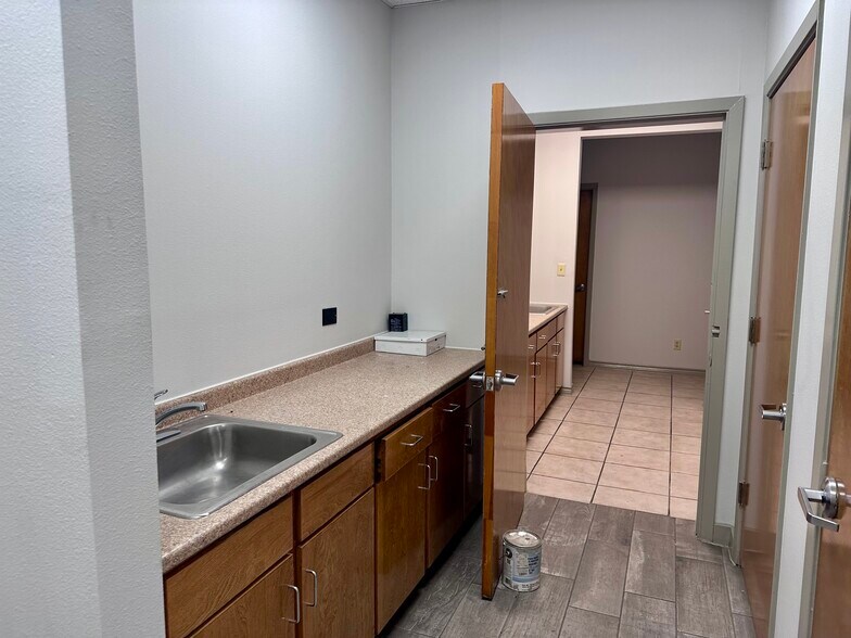 More Photos Of 1629 World Trade Center Loop, Laredo Distribution For Lease
