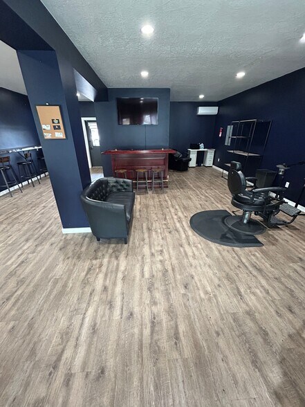 Primary Photo Of 1000 N 3rd St, Mccall General Retail For Lease