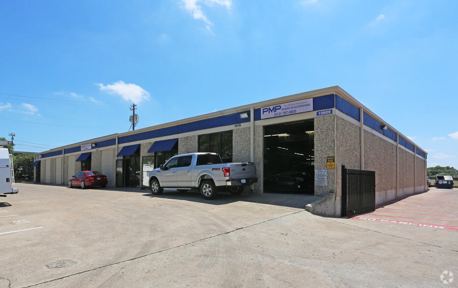 Primary Photo Of 10609 Metric Blvd, Austin Warehouse For Lease