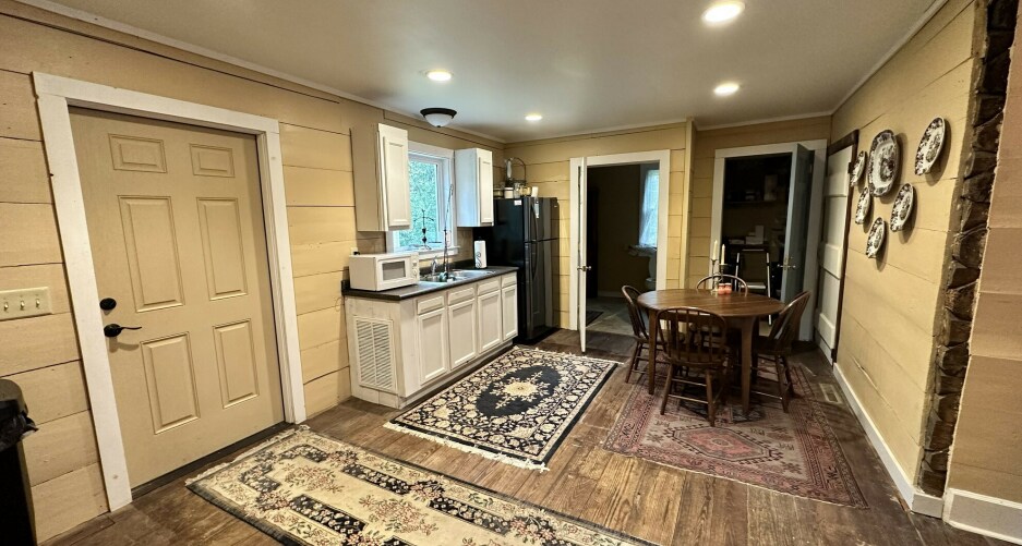More Photos Of 207 W Main St, Lexington Office For Lease