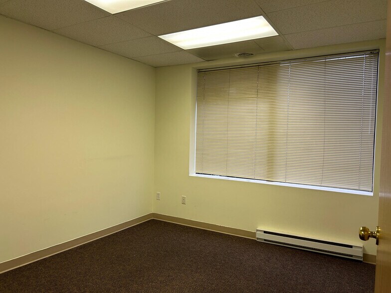 More Photos Of 8988 Fraserton Ct, Burnaby Warehouse For Sale