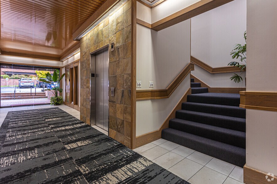 More Photos Of 2320 130th Ave NE, Bellevue Office For Lease