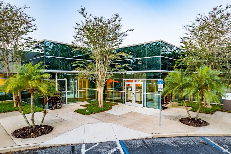 More Photos Of 7300-7356 Greenbriar Pky, Orlando Flex For Lease