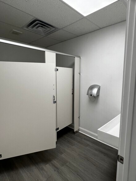 More Photos Of 1241 College Park Dr, Dover Loft Creative Space For Lease