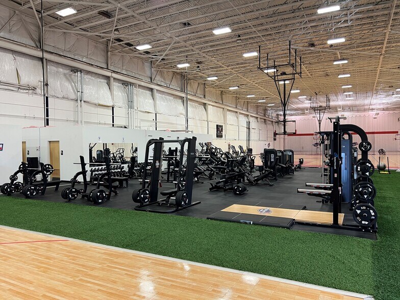 More Photos Of 8100 Tyler Blvd, Mentor Warehouse For Lease