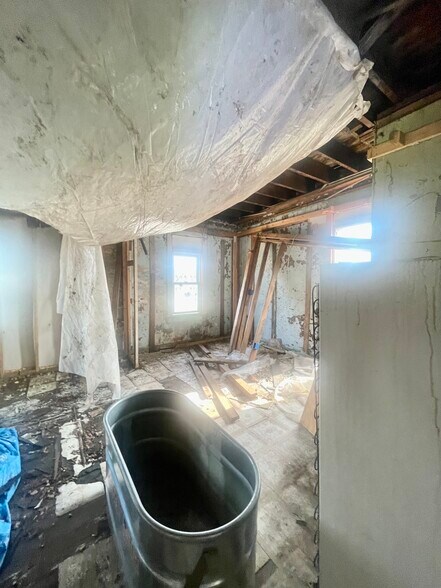 More Photos Of 2 E Main St, Plano Storefront Retail Residential For Sale