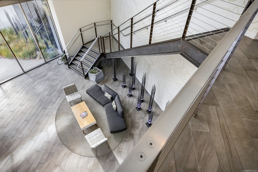 More Photos Of 10636 Scripps Summit Ct, San Diego Research And Development For Lease