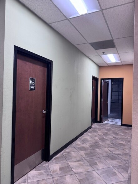 More Photos Of 1941-1945 Las Plumas Ave, San Jose Warehouse For Sale