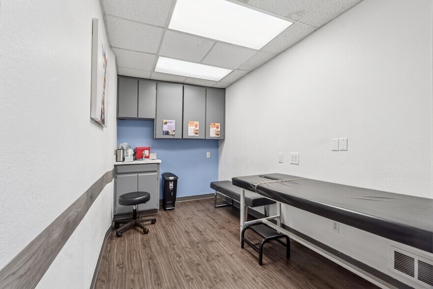 More Photos Of 541 W Main St, Lewisville Medical For Sale