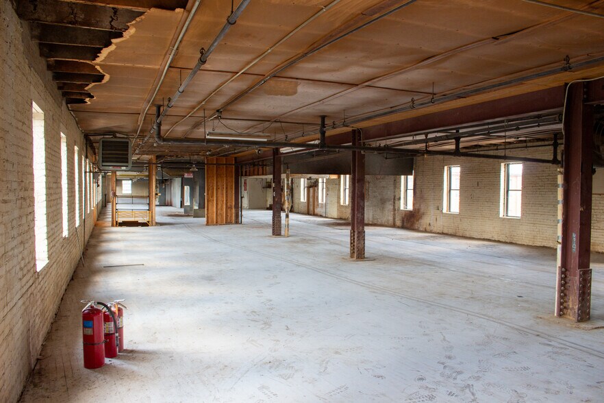 More Photos Of 1224 Mill St, Jasper Manufacturing For Lease