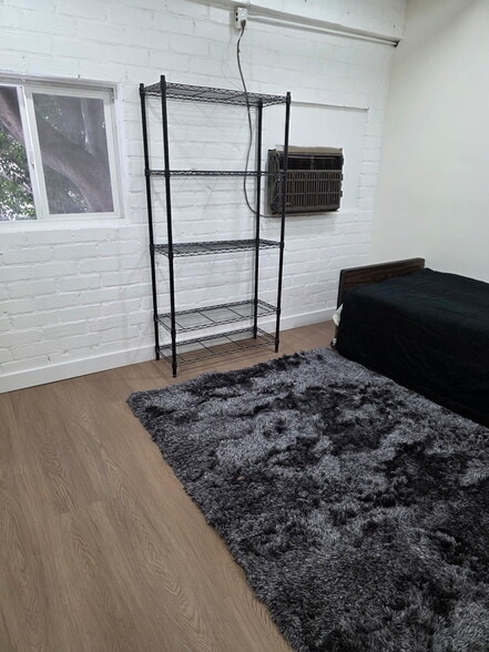 More Photos Of 3000 S Grand Ave, Los Angeles Warehouse For Lease