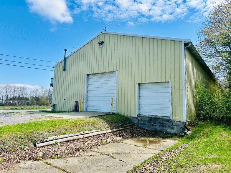 More Photos Of 7865 E Main Rd, Le Roy Warehouse For Lease