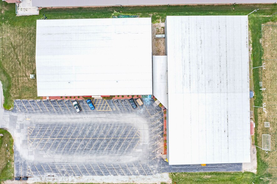 More Photos Of 1856 Nimitz Dr, De Pere Distribution For Lease