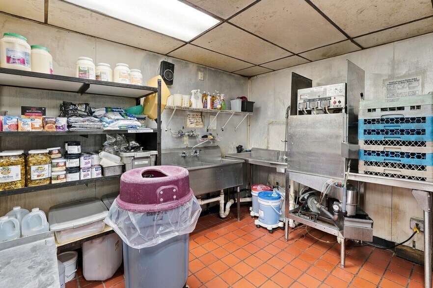 More Photos Of 4264 Murray Hwy, Hardin Restaurant For Sale