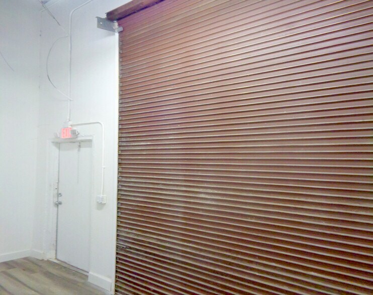 More Photos Of 11300-11354 Wiles Rd, Coral Springs General Retail For Lease