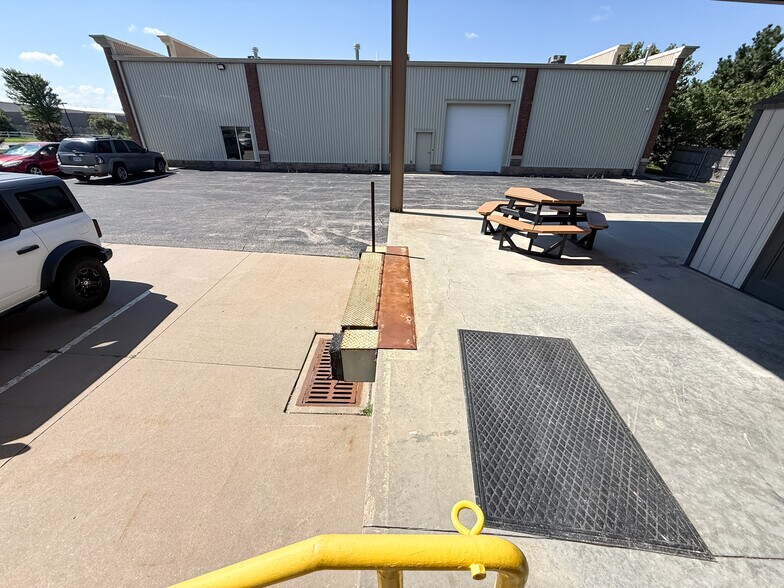 More Photos Of 307 W US Highway 54, Andover General Retail For Sale