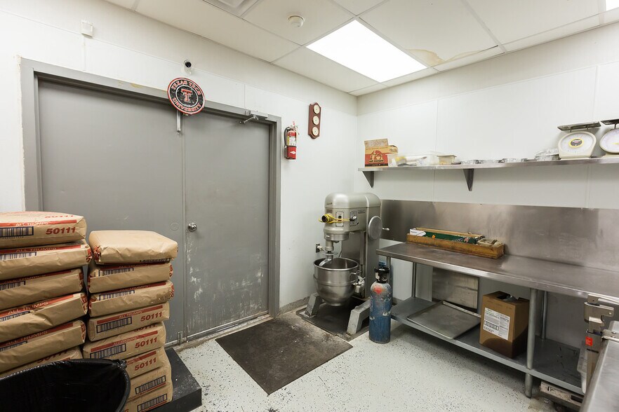 More Photos Of 1140 Kermit St, Plainview Restaurant For Sale