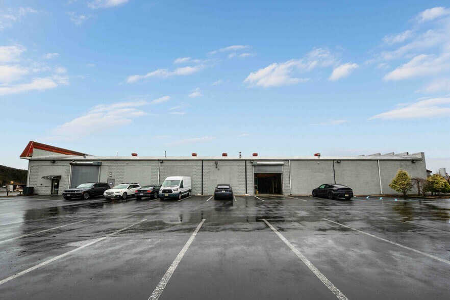 More Photos Of 1 White Horse Pike, Barrington Showroom For Sale