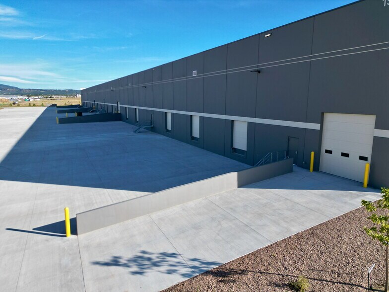 More Photos Of 15707 Terrazzo dr, Colorado Springs Showroom For Lease