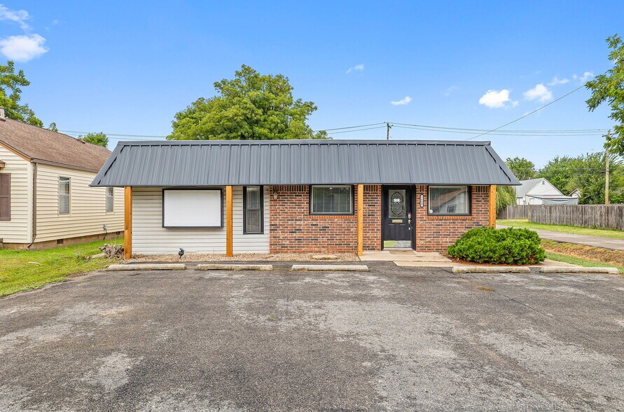 Primary Photo Of 1600 S Choctaw Ave, El Reno Office For Sale
