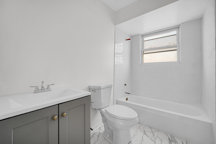 More Photos Of 14544 S San Francisco Ave, Posen Apartments For Sale