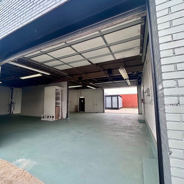 More Photos Of 710 Dawn St, Richmond Warehouse For Lease