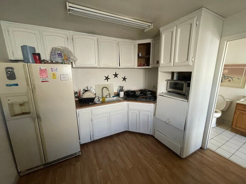 More Photos Of 612 B St, Marysville Bar For Sale