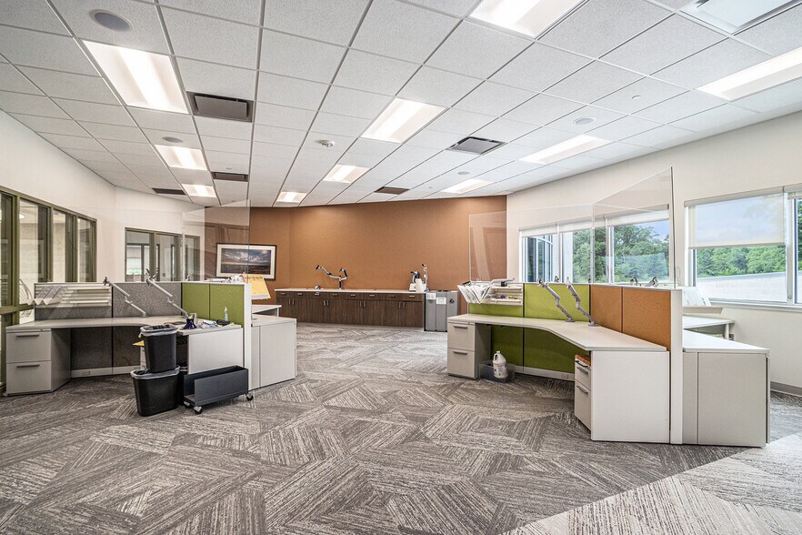 More Photos Of 1825 S Park St, Kalamazoo Medical For Lease