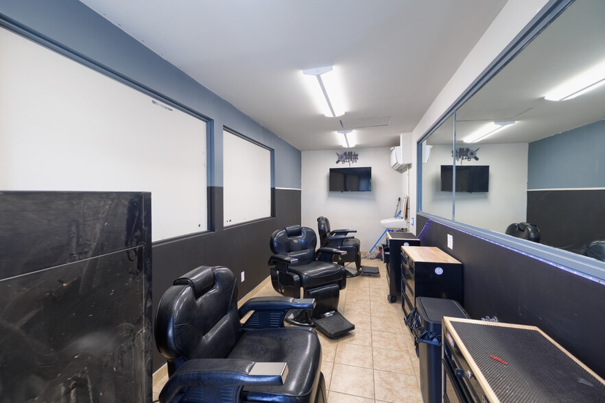 More Photos Of 1098 Cole Rd, Calexico Convenience Store For Sale