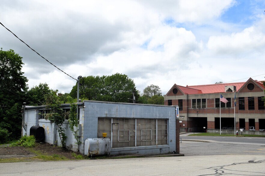 More Photos Of 37 Putney Rd, Brattleboro Service Station For Sale
