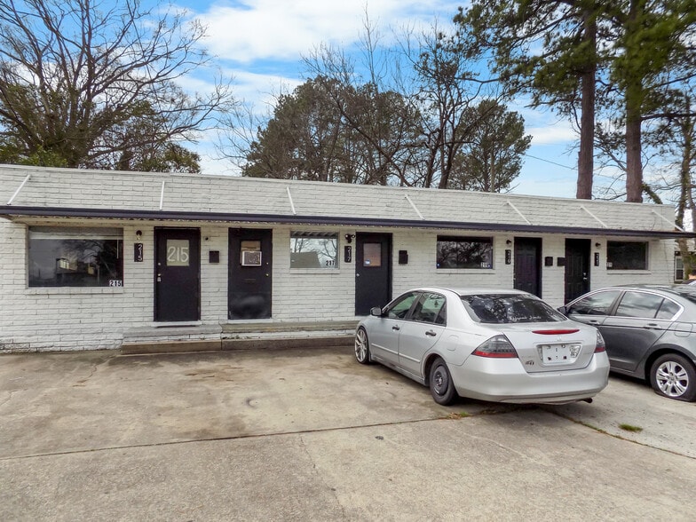 More Photos Of 215-221 W Bassett St, Rocky Mount Freestanding For Sale