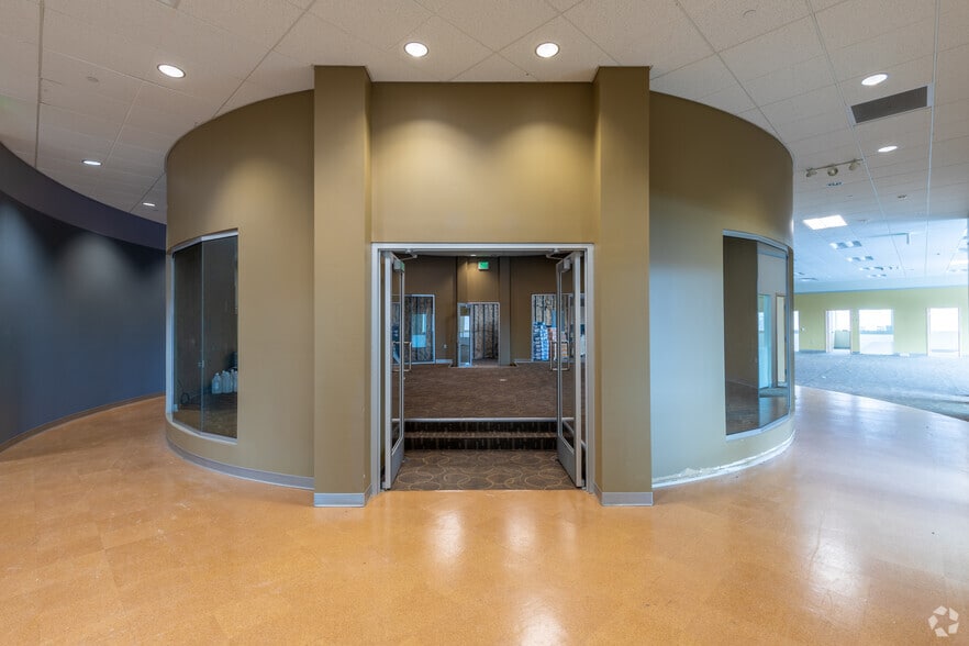 More Photos Of 5210 S State Rd, Ann Arbor Flex For Lease