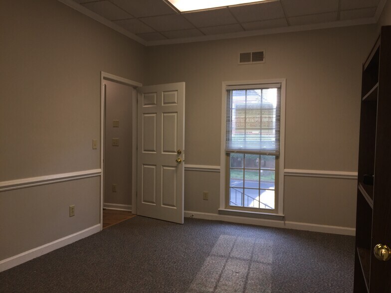 More Photos Of 1111 Cambridge Sq, Alpharetta Office Residential For Sale