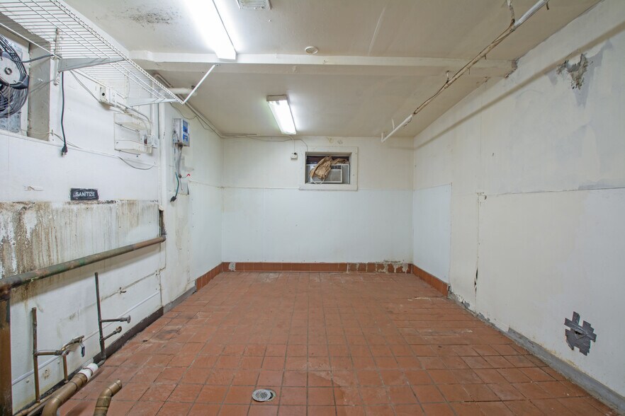 More Photos Of 4018 N Western Ave, Chicago Freestanding For Sale