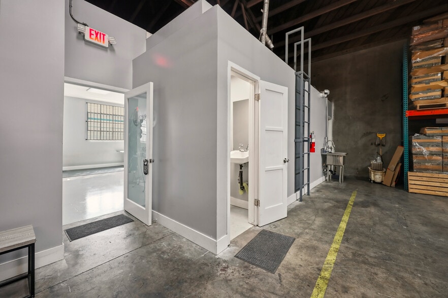 More Photos Of 4807-4827 E 49th St, Vernon Warehouse For Lease