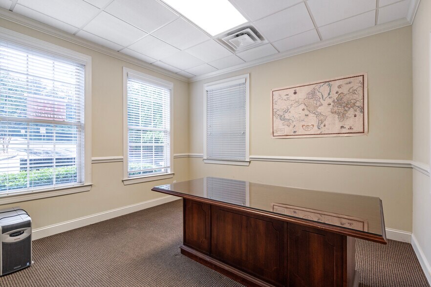 More Photos Of 1905 Woodstock Rd, Roswell Office For Sale