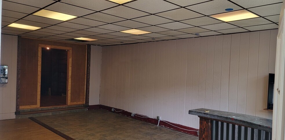 More Photos Of 325 N Main St, Liberty Flex For Lease