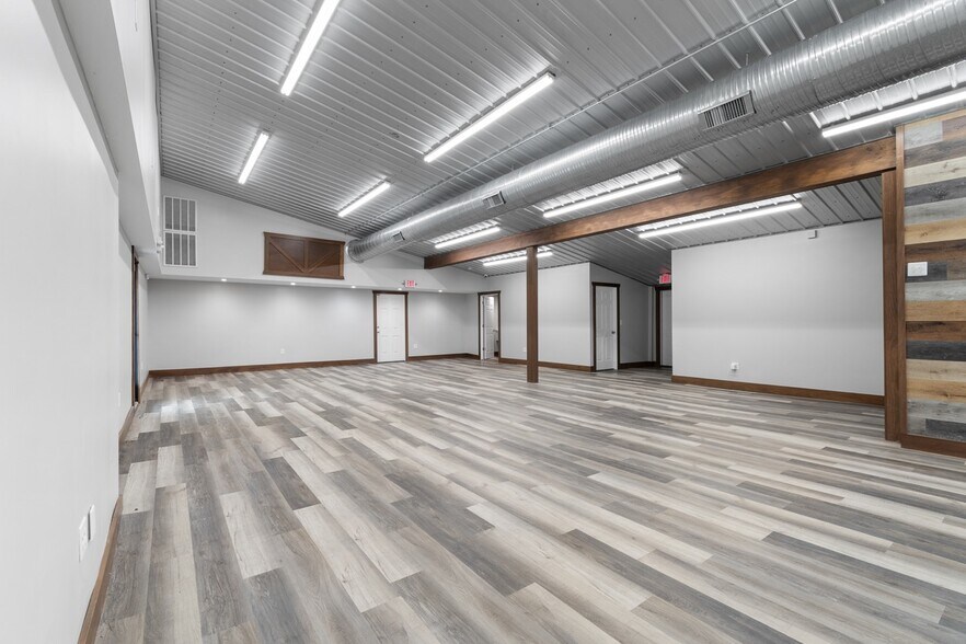 More Photos Of 4291 Manchester Ave NW, North Lawrence Office For Sale