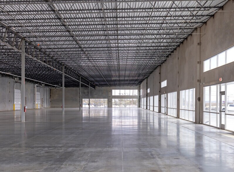 More Photos Of 945 Trinity Dr, Mansfield Warehouse For Lease