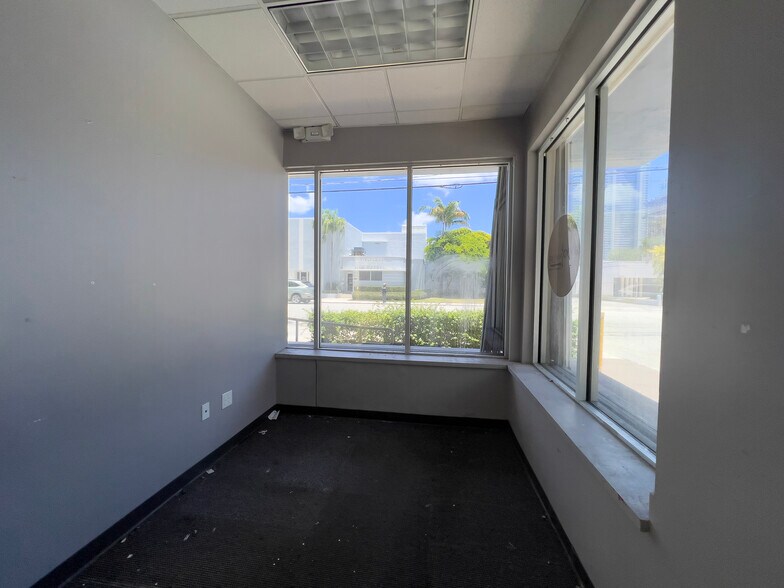 More Photos Of 3400 NE 2nd Ave, Miami Restaurant For Sale