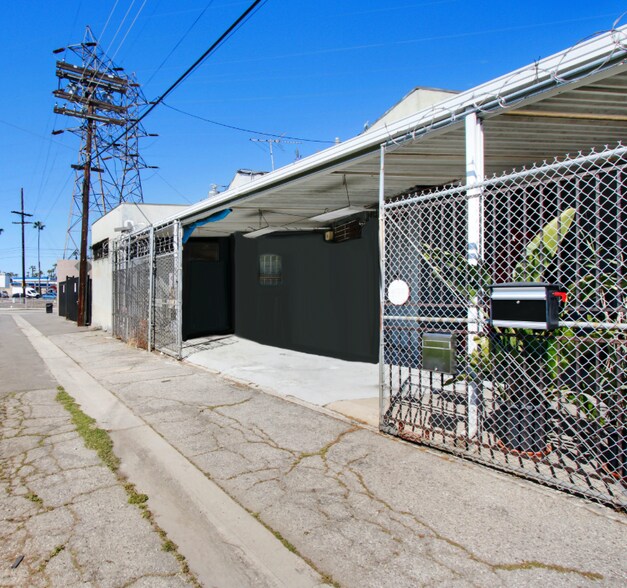 More Photos Of 5726 W Washington Blvd, Los Angeles Light Distribution For Lease